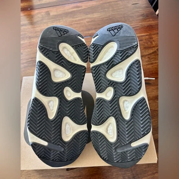 Yeezy Boost 700 Analog - Picture 5 of 10